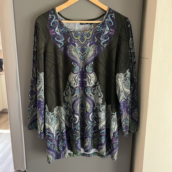 Effortless Style by Citiknits Women’s Top Green Long Sleeve Bell V-Neck Large - Picture 2 of 11